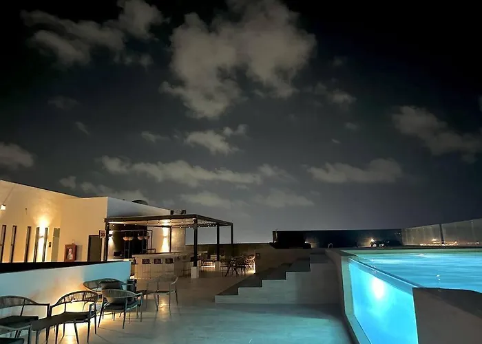 Apartment Ocean View Cozy W Gym, Rooftop, Jacuzzi 417 Musa